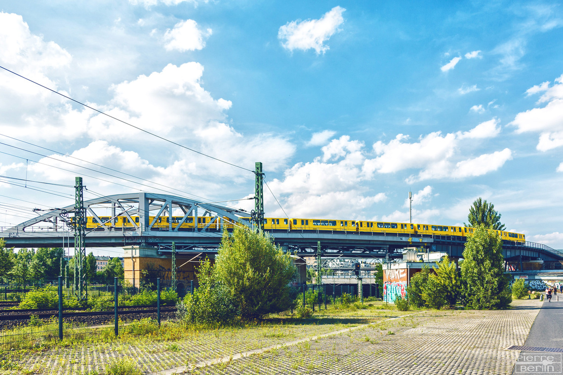 Metro over the park at "Gleisdreieck"