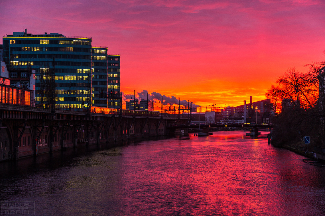 Farbintensiver Sonnenuntergang Januar 2015